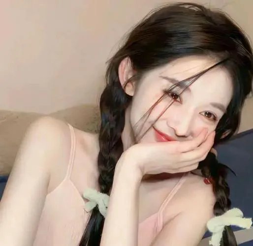 向天真的女生投降